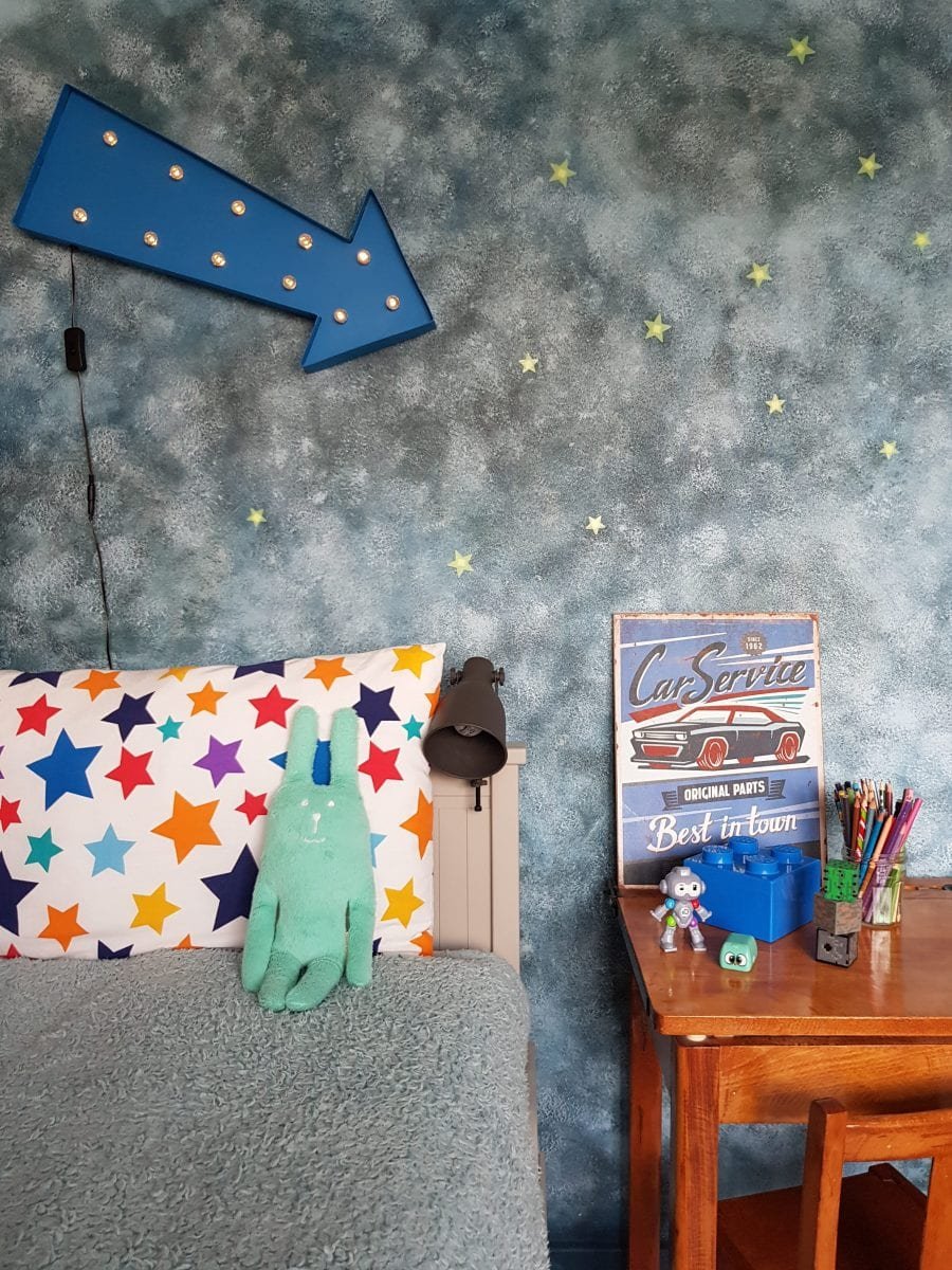 how to paint a wall with a sponge