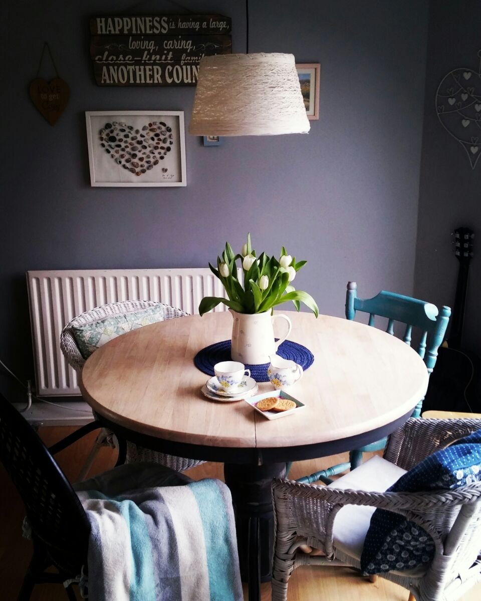 paint-furniture-dining-table-makeover